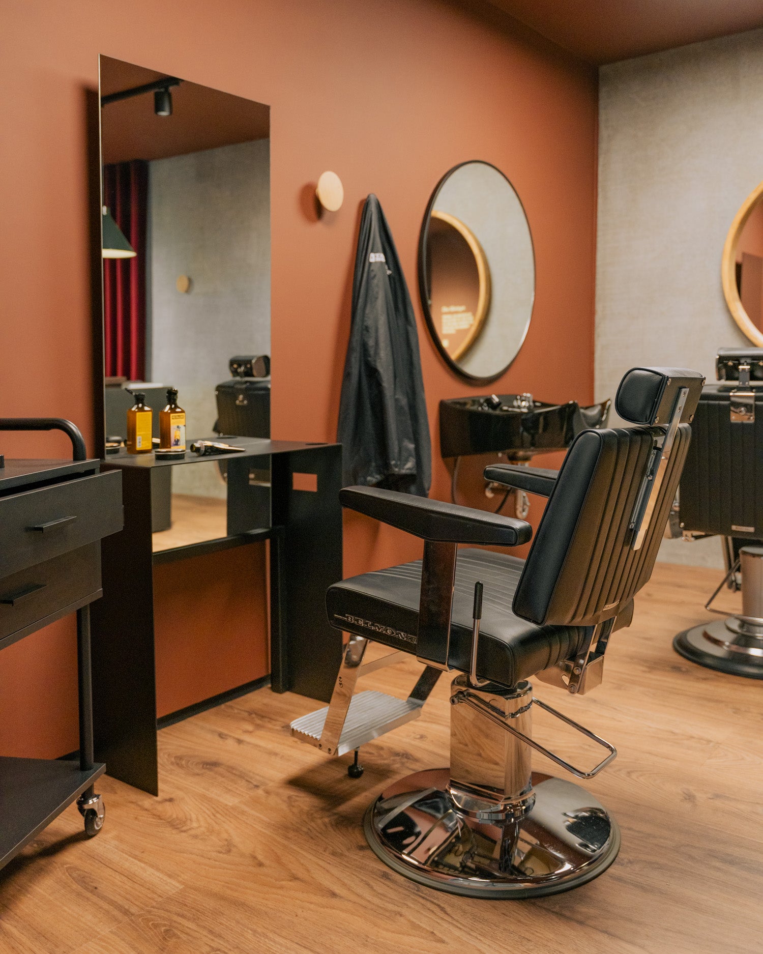 Dainty - Sort barberstol i rustfrit stål